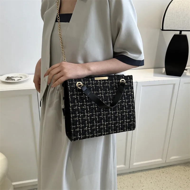 Leisure Chic: Large Capacity Women's Chain Shoulder Bag