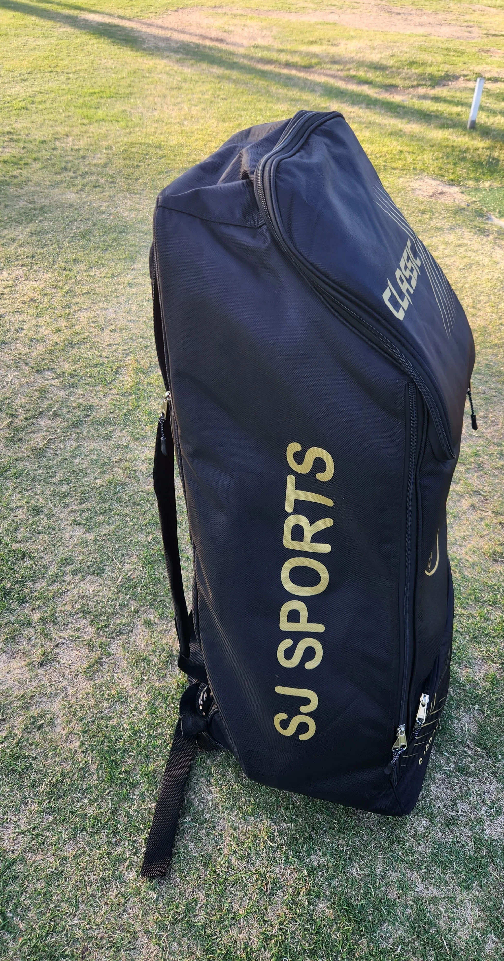 SJ  CLASSIC PLAYERS BLACK EDITION DUFFLE WITH WHEELS