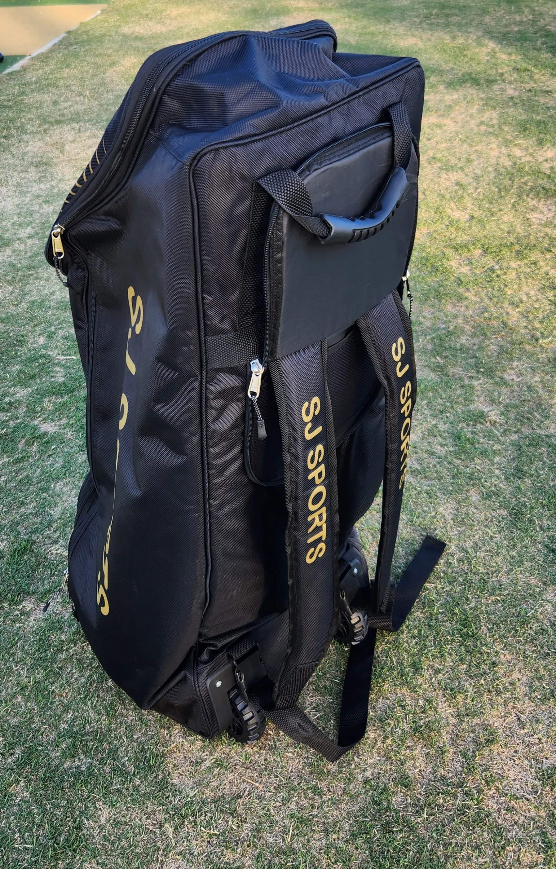 SJ  CLASSIC PLAYERS BLACK EDITION DUFFLE WITH WHEELS