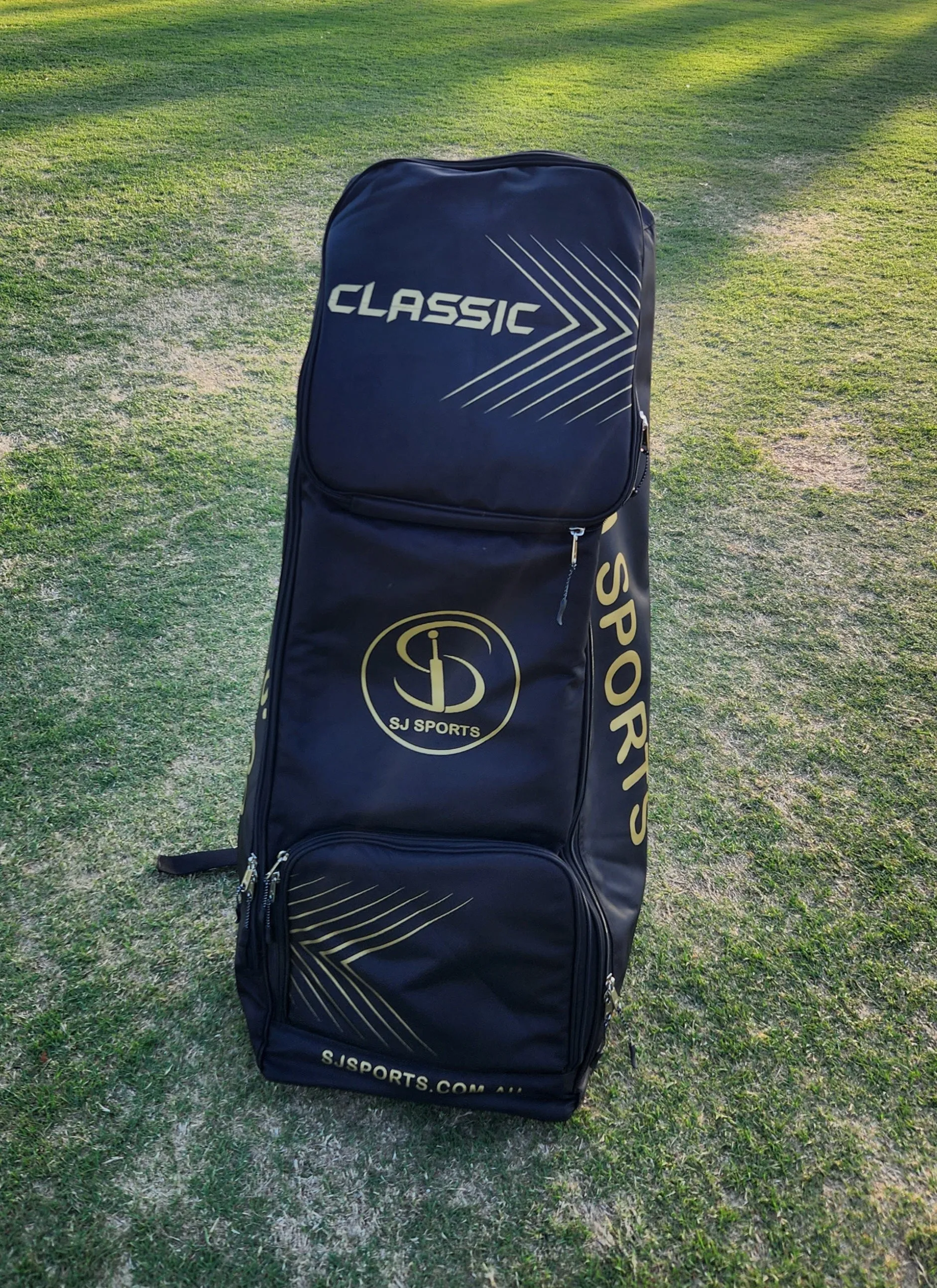 SJ  CLASSIC PLAYERS BLACK EDITION DUFFLE WITH WHEELS